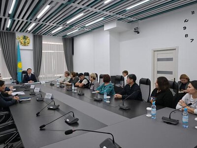 Аким области Асаин Байханов провел личный прием родителей бывших воспитанников центра «Самал»