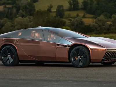 В Италии представили уникальную Maserati GranTurismo с медным кузовом и необычными дверями