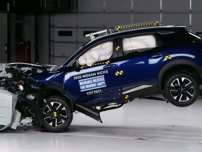 Toyota RAV4 та Audi Q3 не впоралися з оновленим краш-тестом IIHS