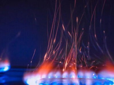 Опасно для жизни: о чем говорит желтый или красный цвет пламени на газовой плите