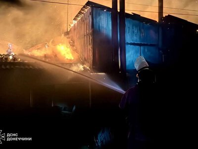 В Краматорске российский дрон попал в административное здание, в Славянске горели дома и квартира