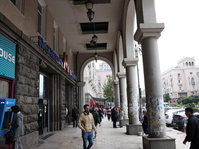 Мэрия Тбилиси прогнала уличных торговцев с территории возле станции метро «Марджанишвили»