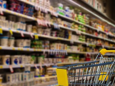 Свет, который продает и разоряет: почему супермаркеты переплачивают за освещение миллионов гривен и как сэкономить