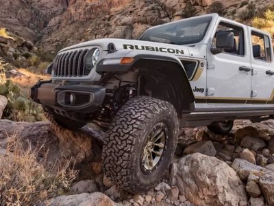 Jeep представил пикап Gladiator с заводскими 35-дюймовыми шинами