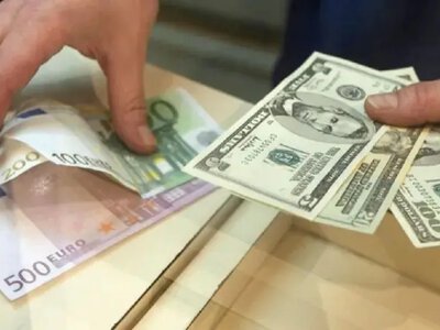 НБУ снизил официальный курс доллара, евро также дешевеет