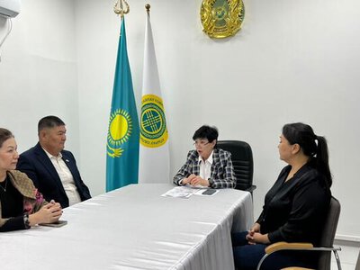 В Атырауской области вручены удостоверения кандидатам, выдвинутым по партийным спискам
