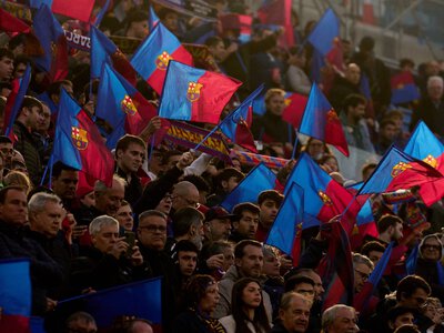 Барселону оскорбили чемпионат мира по борьбе – клубную символику осквернила уборщица