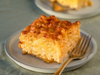 Макароны с сыром, как у Джона Ледженда: в чем секрет американской запеканки с золотистой корочкой
