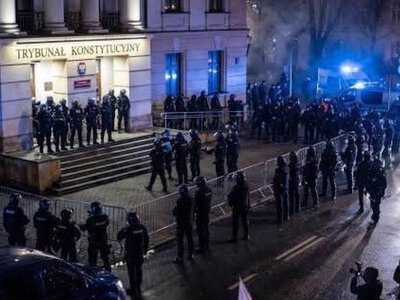 Конфликт Туска и Навроцкого из-за суда в Польше перерос в силовое противостояние