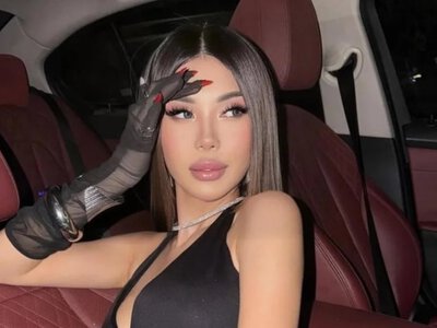 Узбекская блогерша попала под шквал критики после публикации клипа с мужчиной на поводке