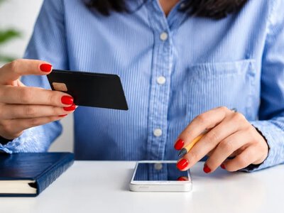 Ошибочно перевели деньги на чужую карточку: как вернуть средства через суд и что говорит судебная практика