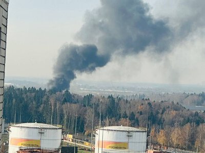 Возле аэропорта Шереметьево бушевал пожар: могла гореть нефтебаза Роснефти